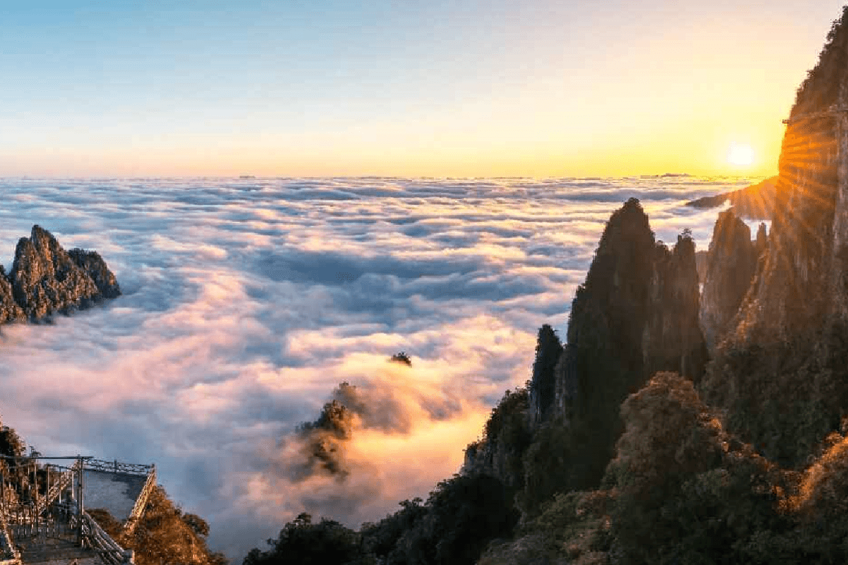 《四季如畫~莽山+高鐵往返》連續2晚保證入住莽山森林溫泉度假酒店+「諾亞方舟」懸崖溫泉 「莽山國家森林公園」 【莽山瑤族十八碗特色風味宴】莽山美景純玩3天團（永安旅遊 旅行團）