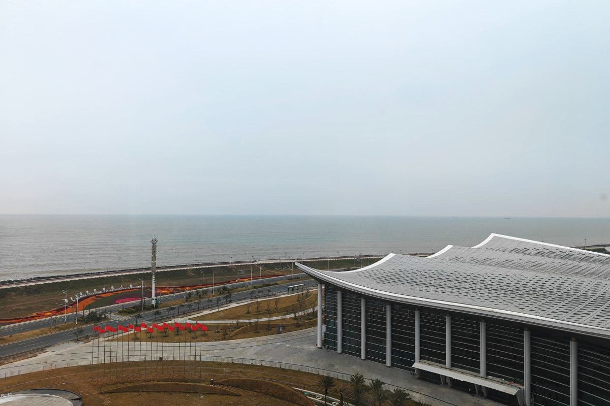 《永安專享~約500呎豪華海景客房~汕頭白天鵝酒店「潮」玩攻略+高鐵》 專享包廂【鮑魚砂鍋粥養生宴】【任食一人一鍋金牌牛肉火鍋】湘子橋的日與夜  尋味鎮邦路美食街 潮州美食純玩3天團（永安旅遊 旅行團）