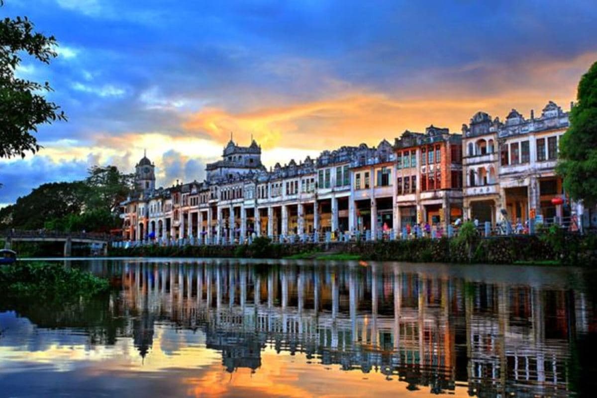 《深度暢遊‧赤坎古鎮旅遊度假區》 暢遊古城、 國粹競技「獅王爭霸」品嚐【荔枝柴燒鵝~古鎮名菜宴】【鮑片七彩杏花雞~新會陳皮宴】江門美食純玩2天團(永安旅遊 旅行團)