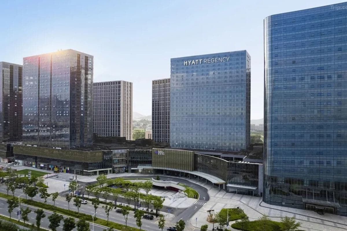 《嶺南印象園+正佳企鵝冰雪世界+直航船》連續2晚國際品牌~廣州增城凱悅酒店 【黑松露燒鵝宴】【鮑參魚翅羹+發財撈雞宴】【酒店豪華自助晚餐】廣州純玩3天團（永安旅遊 旅行團）