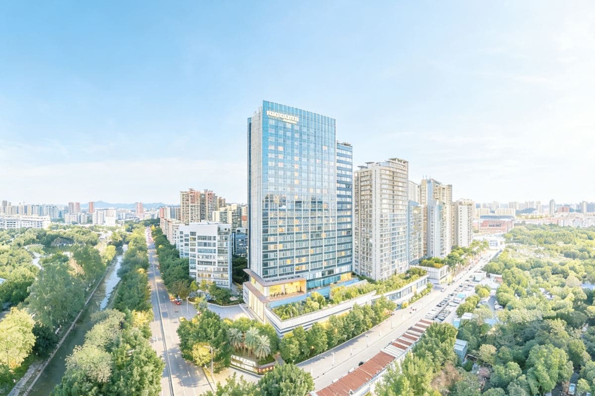 《廣州即興》廣州國際品牌廣州合景福朋喜來登酒店+【海鮮自助晚餐】【黑松露燕窩花膠宴】【粵·向群飯店~35年老字號粵菜宴】廣州版千與千尋「北京路~大佛寺」廣州純玩2天團(永安旅遊 旅行團)