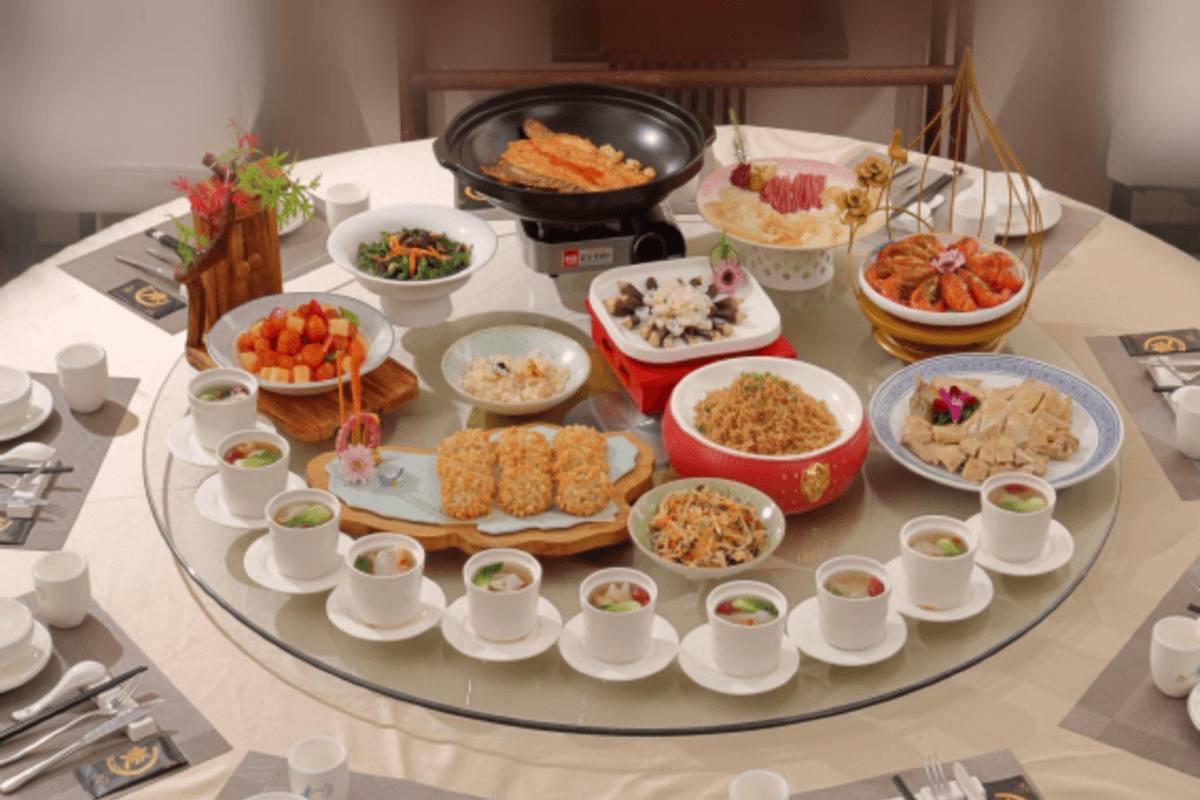 廣州+佛山2天團·「美饌盛宴」【古法傳承雙翅宴~(位上)菜膽雲吞翅+沙窩紅燒龍躉翅】【位上黑松露鮑魚扣花膠宴】(永安旅遊 旅行團)