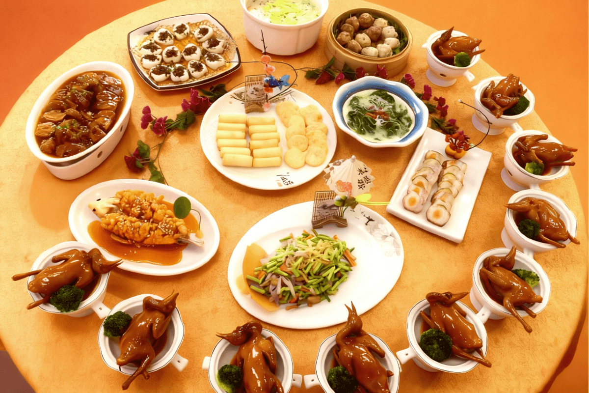 佛山2天團·【粵式經典名菜:(位上)古法巧手鴿吞鮑魚宴】+ 順德私房菜大賽冠軍【新派私房菜宴】+「佛山千古情」（永安旅遊 旅行團）