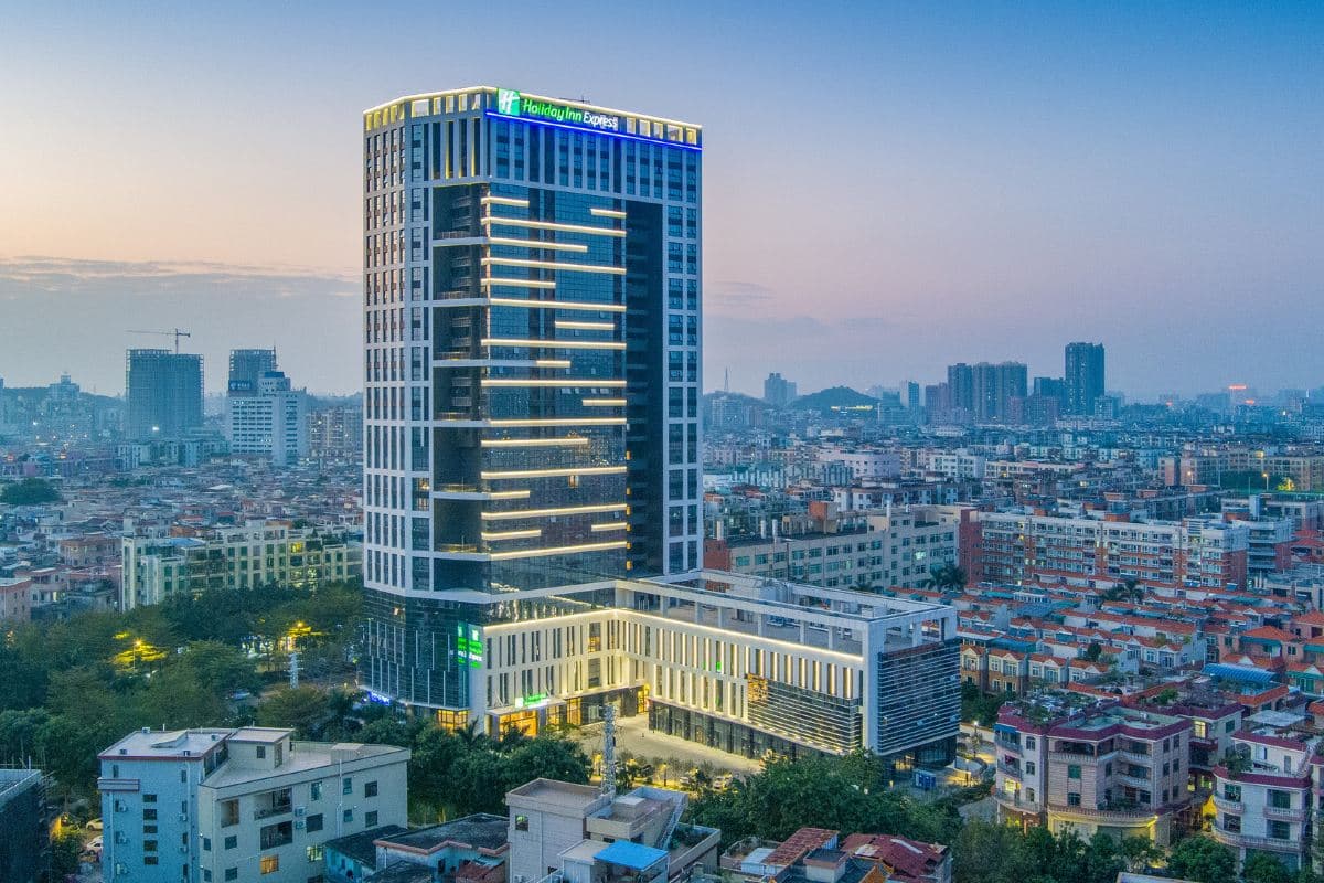 佛山+廣州2天團·香格里拉酒店享用早餐+大灣區漫遊攻略~國家3A級「十八羅漢山國家森林公園」品嚐【𠮩𠹌私房菜宴】（永安旅遊 旅行團）