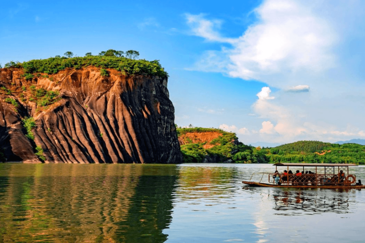 郴州3天團·《湘南明珠~山水畫卷郴州》山水奇觀~高椅嶺（打卡中國版巨石陣）、飛天山國家地質公園「九龍湖寨」（永安旅遊 旅行團）
