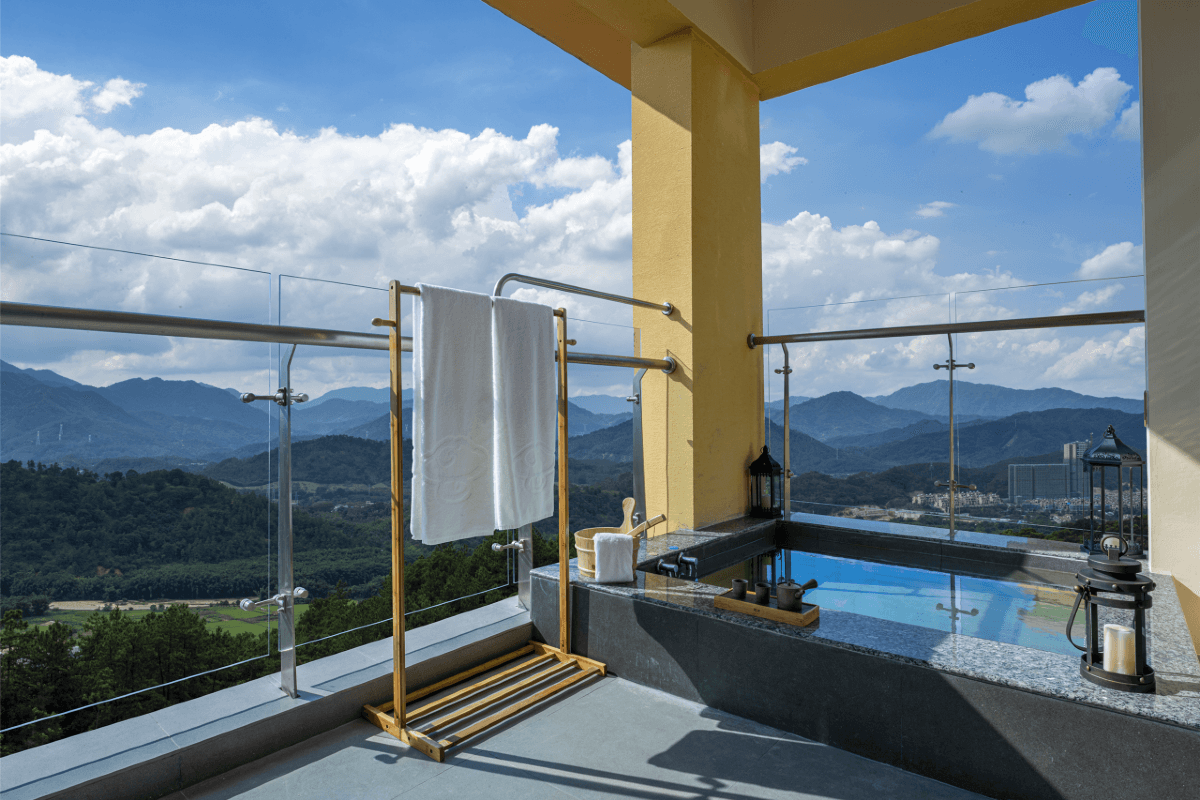 惠州+廣州+東莞2天團·《獨立温泉泡池客房》龍門南崑山雲頂温泉威士忌酒店  歎【酒店海鮮自助餐】【老莞城懷舊兒時菜】（永安旅遊 旅行團）