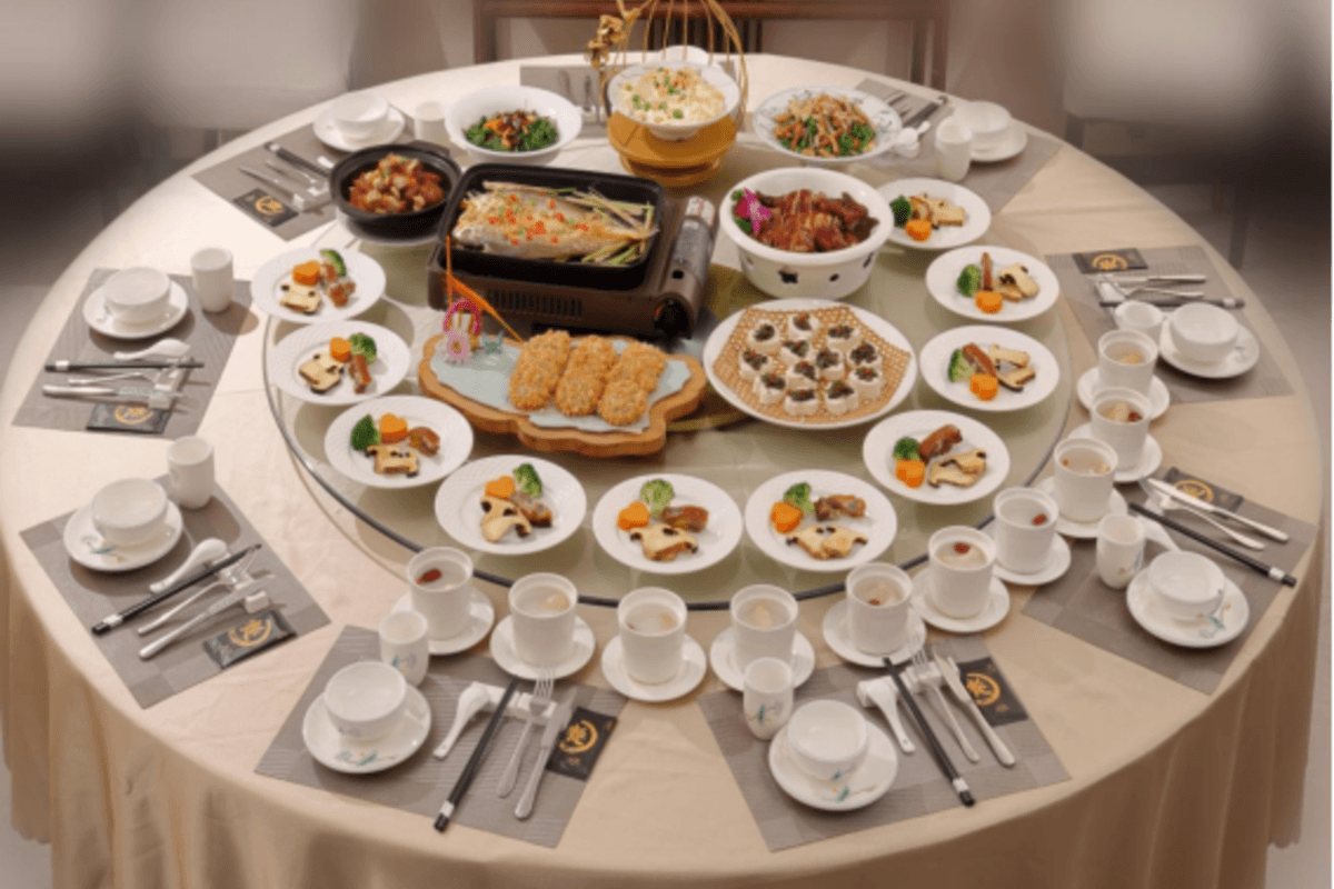 中山+佛山2天團·奢華美饌盛宴 國際品牌Le Méridien 酒店名廚現場製作～火焰蜜汁叉燒+位上鮑汁扣鵝掌燴鮑魚（永安旅遊 旅行團）