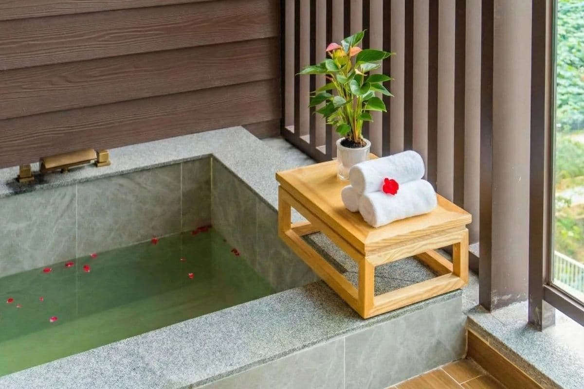 清遠+廣州2天團·《養生度假》佛岡藥王谷湯泉康養酒店（獨立泡池客房~每房含2池湯泉）品嚐【金湯鮑魚花膠雞宴】（永安旅遊 旅行團）