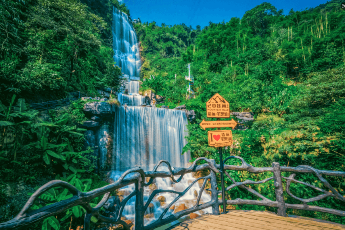 清遠2天團·廣東“小九寨溝”「千穀溪~九重飛瀑」【金獎果木黑松露燒鵝宴】【紅燒妙齡爆汁脆皮乳鴿(每位半隻)】(永安旅遊 旅行團)