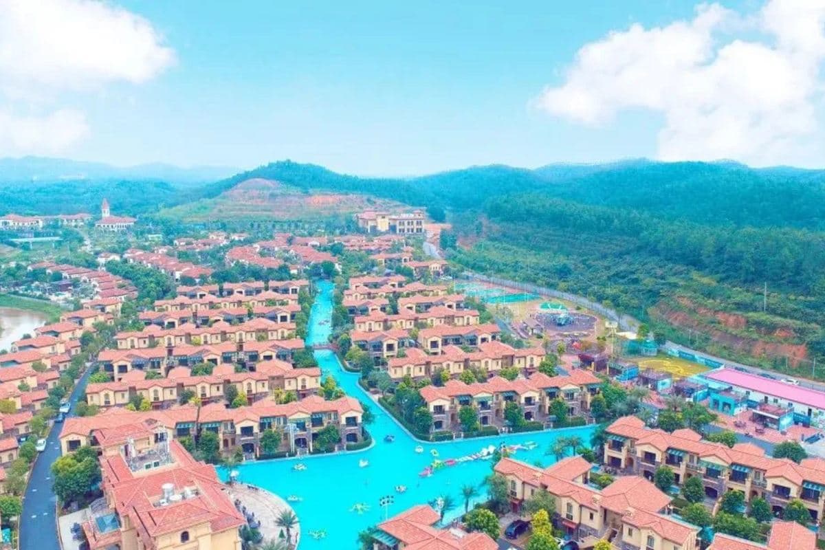 新興2天團·《嬉水樂逍遙》2.5公里超長威尼斯親水泳道 保證入住新興悦天下生態度假區~ 悦天下温泉酒店（永安旅遊 旅行團）